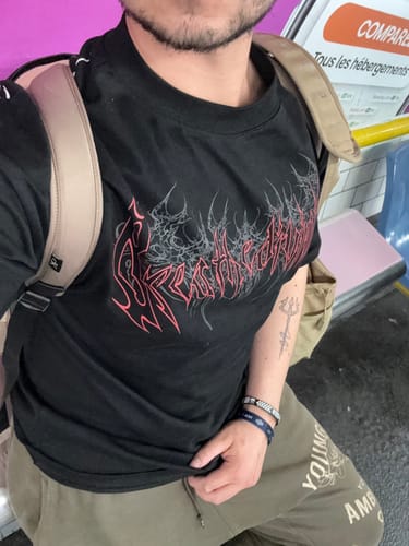 Me incomodava muito o suor marcando a roupa durante o treino, mas com essa camiseta fica bem mais discreto.